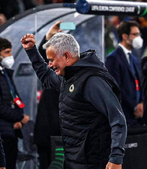 穆里尼奥告别葡超：昔日战术大师的双线崩盘与更衣室危机